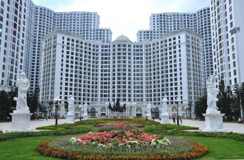 Asahi Luxstay - Royal City Apartment