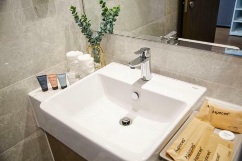 Aspaces Serviced Apartments - Vinhomes West Point
