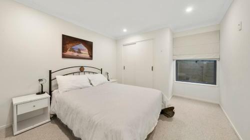 Kapiti Views - Waikanae Beach Holiday Home