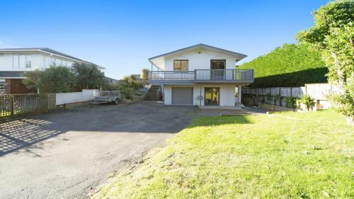 Kapiti Views - Waikanae Beach Holiday Home