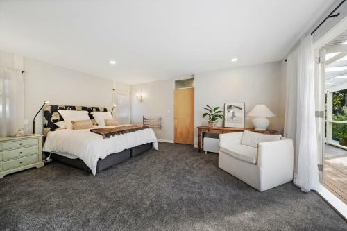 The Long House - Waikanae Holiday Home