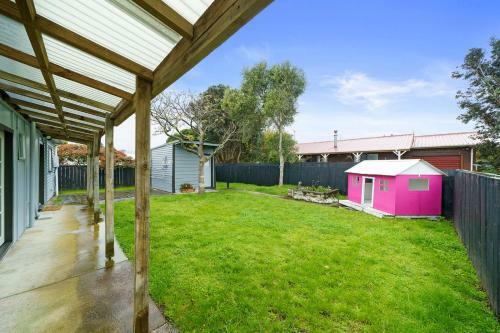Coastal Treasure - Waikanae Beach Holiday Home