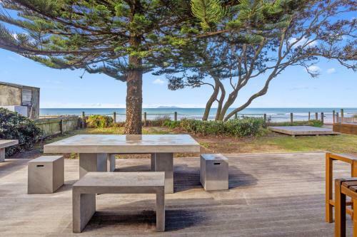 Beach Daze Bach - Waihi Beach Holiday Home