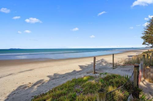 Beach Daze Bach - Waihi Beach Holiday Home