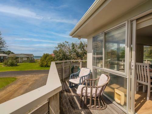 Bach On Pipi - Whangamata Holiday Home