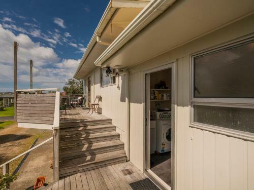 Bach On Pipi - Whangamata Holiday Home