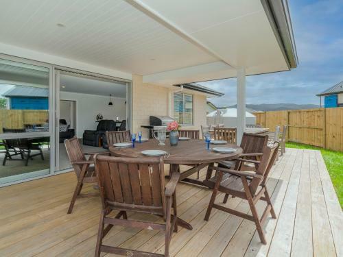 Peaceful On Palm - Whitianga Holiday Home