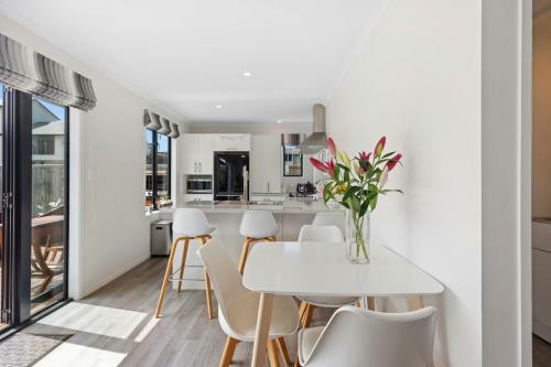 The Beach Base - Mount Maunganui Holiday Home