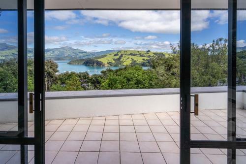 Sun Baked Akaroa Views - Akaroa Holiday Home
