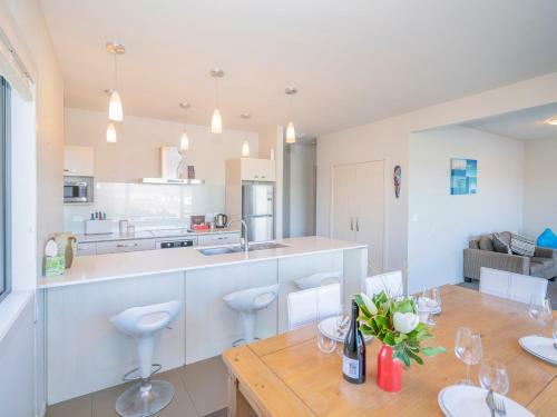 Matarangi Villa On Golf Course - Matarangi Holiday Home
