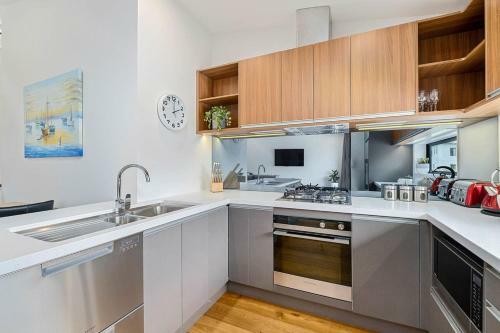 Bright, Modern, Plush - Brand New Townhouse