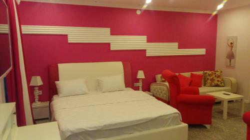 Pink Apartment Near Airport