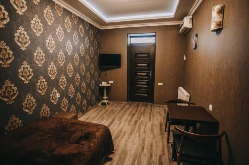 7 Rooms Hotel