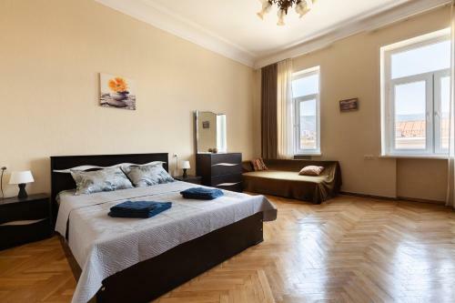 Family Apartment On Agmashenebeli