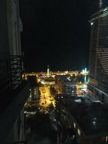 Light Breeze In Real Palace Apartments