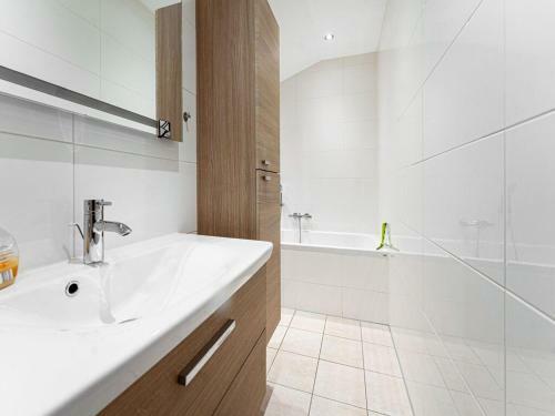 Pleasant Holiday Home In Epe With Hot Tub