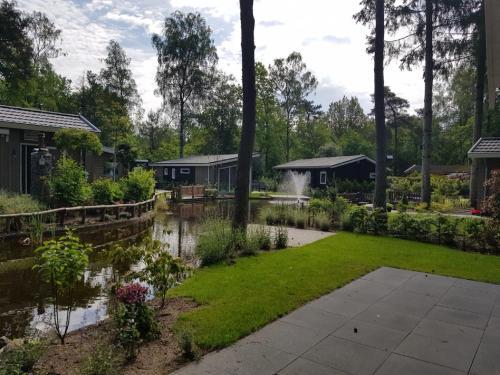 Atmospheric Lodge With Deck, Right On The Veluwe