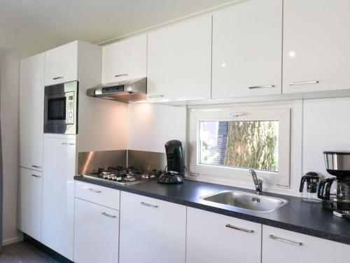 Luxurios Chalet With Decking, On The Veluwe