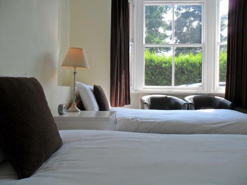 Bed & Breakfast Cumberland House Gatwick B & B