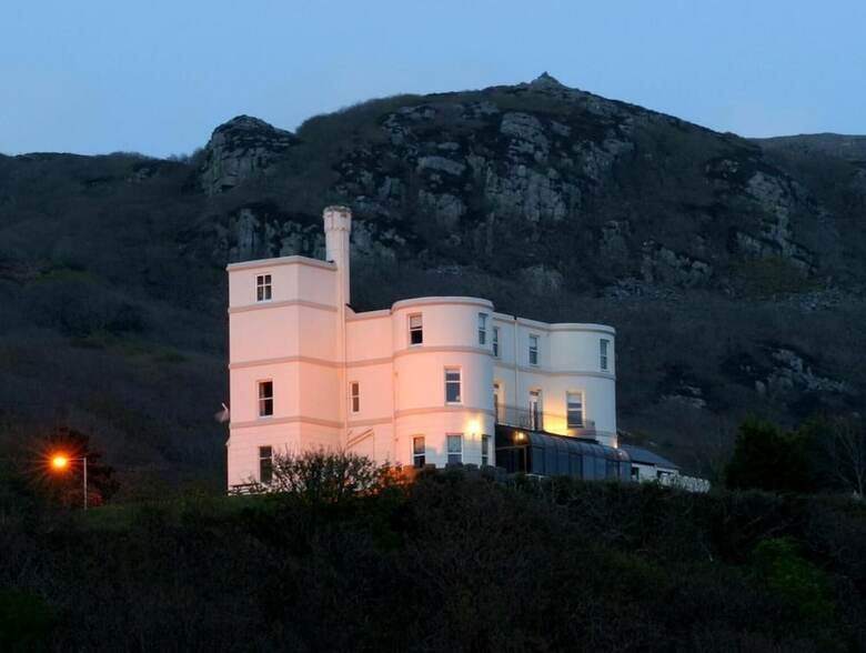 Hotel Tyr Graig Castle