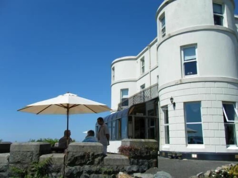 Hotel Tyr Graig Castle