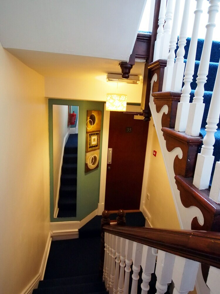 Hostal Leonardos Guest House