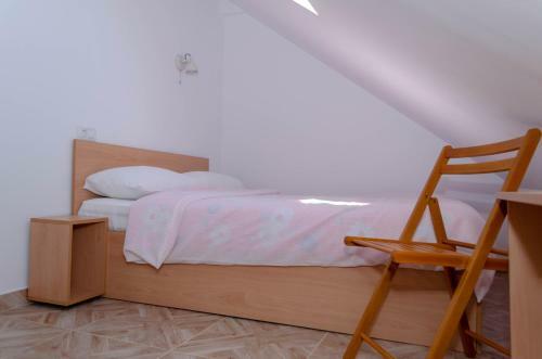 Apartamento Mansarda Mica Cu Baie Proprie