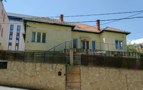 Apartamento Mansarda Mica Cu Baie Proprie