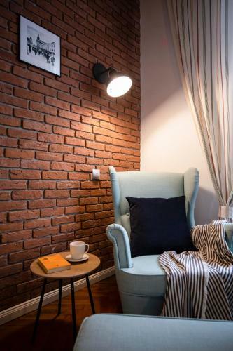 Old Town Courtyard Apartment With Private Parking