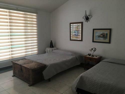 Hermosa Villa - Piscina - Jacuzzi - Jardines