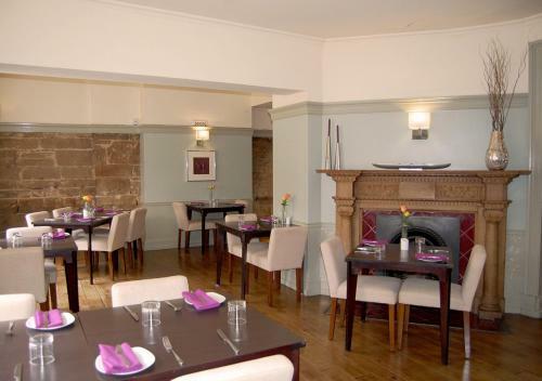 The Warwick Arms Hotel