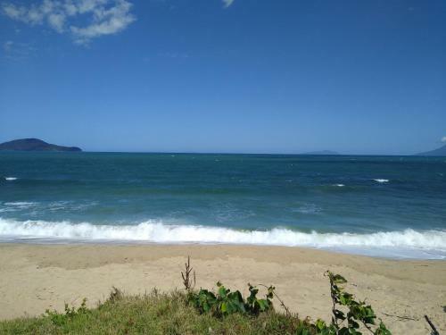 Casa de Praia Em Condom�nio Fechado.