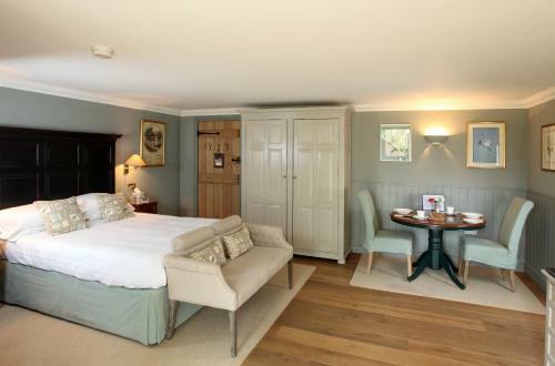 Bed & Breakfast Magazine Wood
