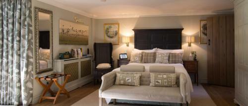 Bed & Breakfast Magazine Wood