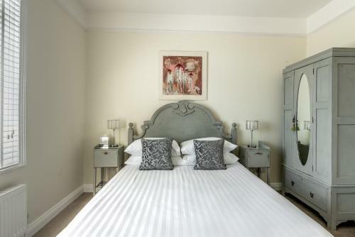 Bed & Breakfast The Dartmouth Boutique B &b