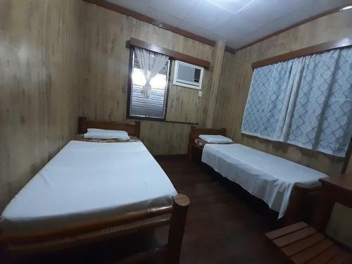 Hotel Oyo 633 Abelardo's Pension House