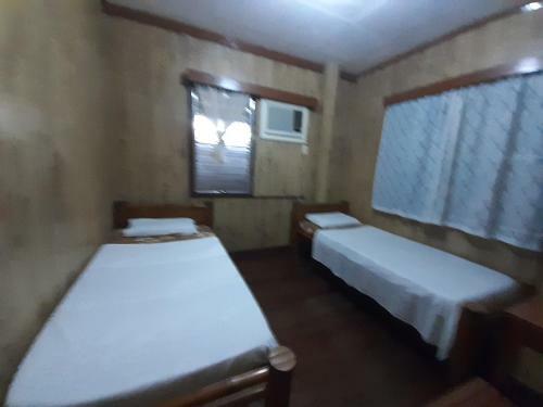 Hotel Oyo 633 Abelardo's Pension House