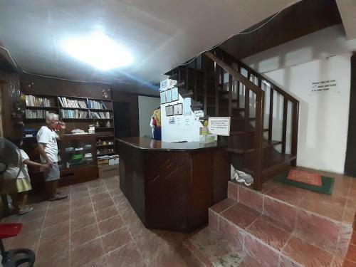 Hotel Oyo 633 Abelardo's Pension House