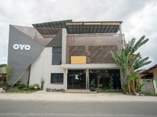 Hotel Vaccinated Staff - Oyo 552 Vines Ape Nap Hostel