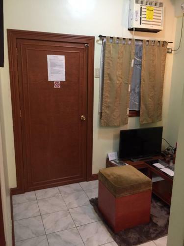 Bed & Breakfast Las Pinas Serviced Apartment