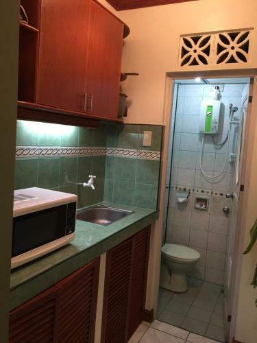 Bed & Breakfast Las Pinas Serviced Apartment