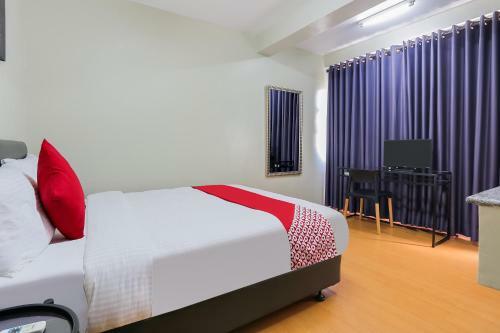 Hotel Vaccinated Staff - Oyo 190 Anglo Residences