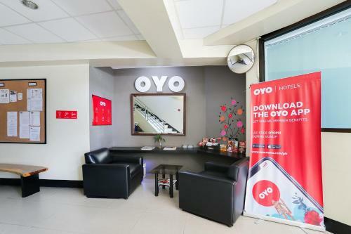 Hotel Vaccinated Staff - Oyo 190 Anglo Residences