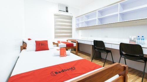 Hotel Reddoorz Plus @ 1318 Residences