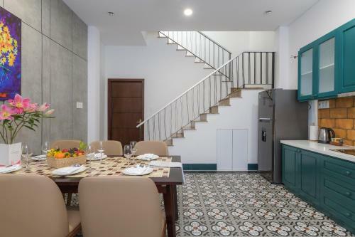 Lim's House - The Market Hideout House