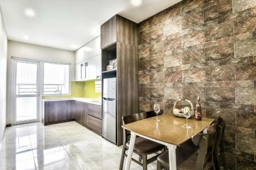 Sandy Gold - Oceanus Apartments