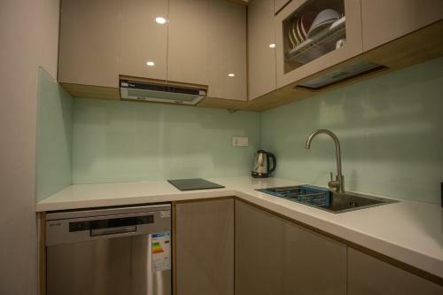 Golden Holiday Apartment
