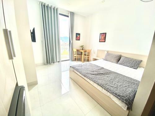 Lee Apartment