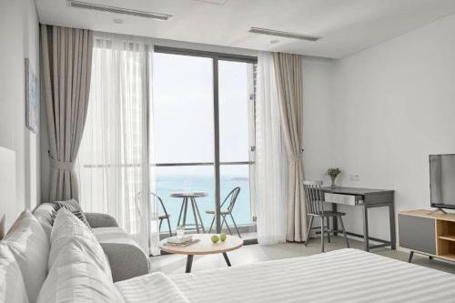 Scenia Bay Residences Apartment