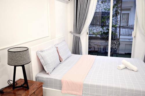 Smiley Apartment 8